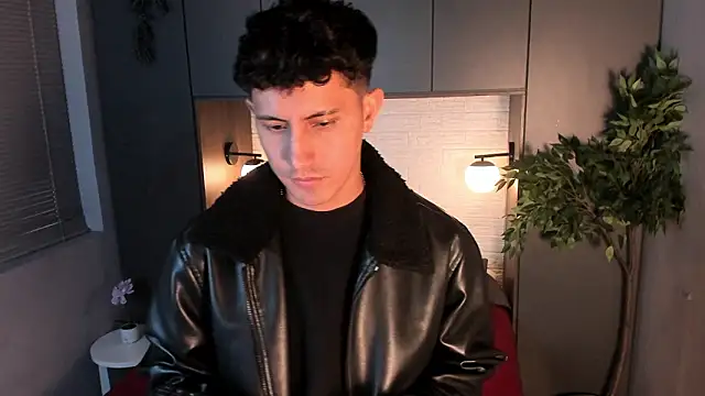 kamal_wolff Adlı Modelin Canlı XXX Sohbeti