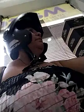 Brenda_Berck_ Pertunjukan Webcam