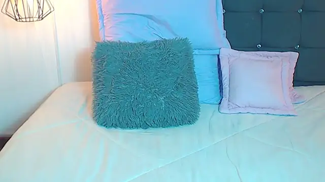 Онлайн чат XXX Emma_hassani