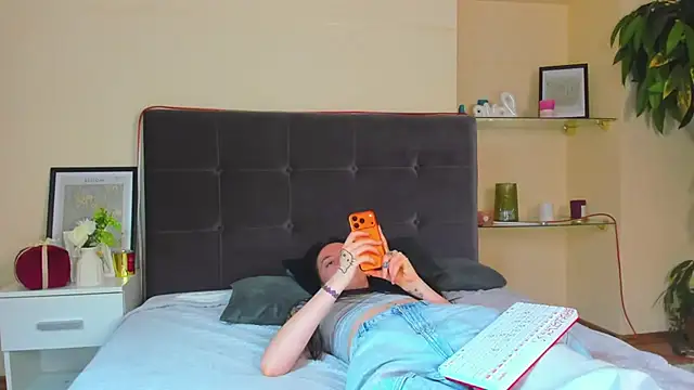 AdrianaCult's Live XXX Chat