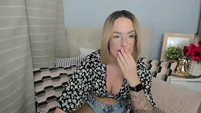 MollyFlowers' Live XXX Chat