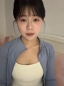 Nana-3: διαδικτυακό σόου στην κάμερα