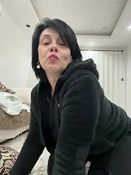 Chat +18 de HotyEmily ao vivo