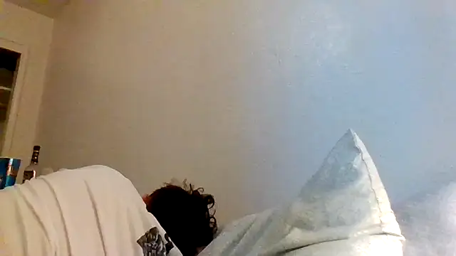 WhiteMamba6910's Live XXX Chat