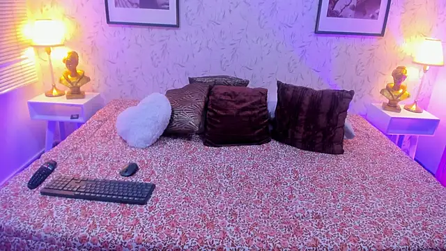 Saraa_Brm's Live XXX Chat