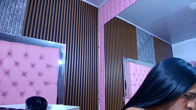 LUCIANA_FOX_TSのライブXXXチャット