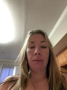 Chat +18 de MiraKisss ao vivo