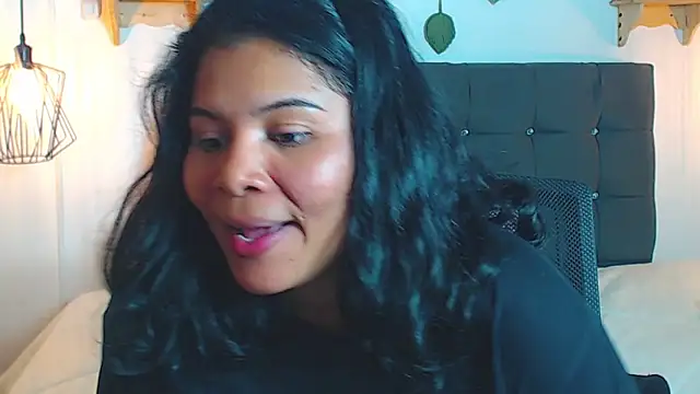 Emma_hassani élő XXX-chatje