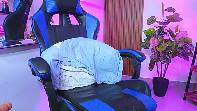 Kenya--Buhle 网络视讯表演