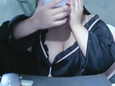 Lily3322 在線直播表演