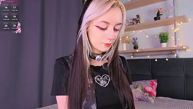 Chat +18 de TristaRoht ao vivo