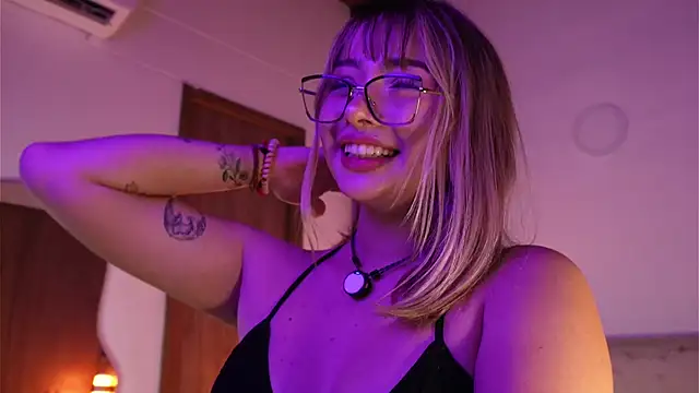 Julieta_priv's Live XXX Chat