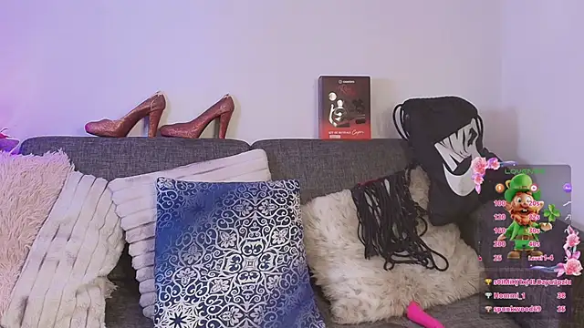 Chatroom XXX en direct de Laura_hotmilf