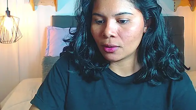 Chatroom XXX en direct de Emma_hassani