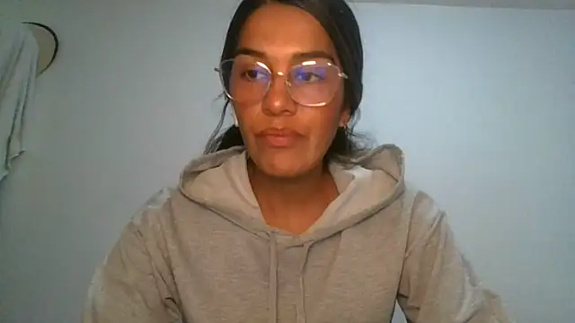 Онлайн чат XXX Juanabrunette7