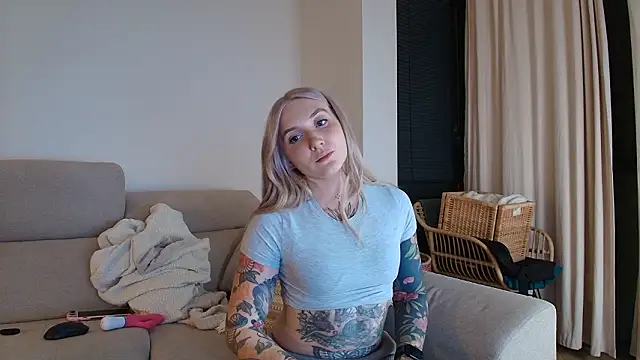 tattoobbgirl Show in webcam