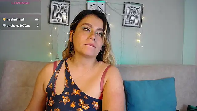 Chat +18 de Sweet_Bella_Valery ao vivo