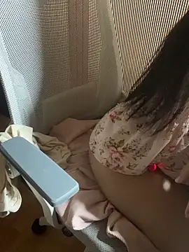 Mina048 即時 XXX 聊天