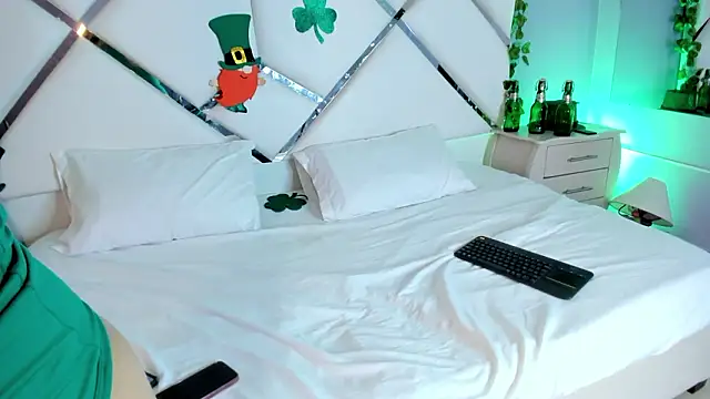 Chat +18 de Amelia_Rivas ao vivo