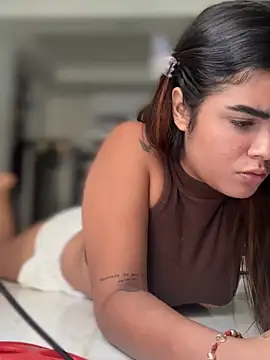 Kaily_Sweet16のライブXXXチャット