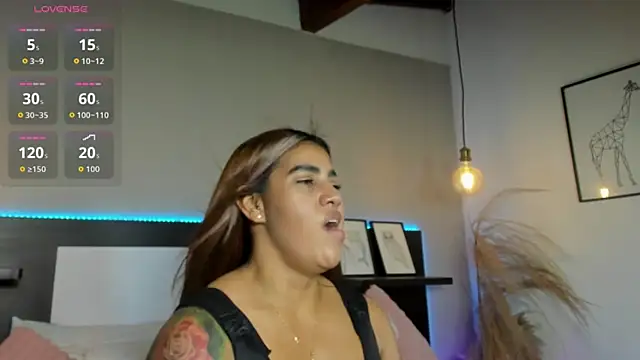 ZarahFoxx Chat XXX in diretta