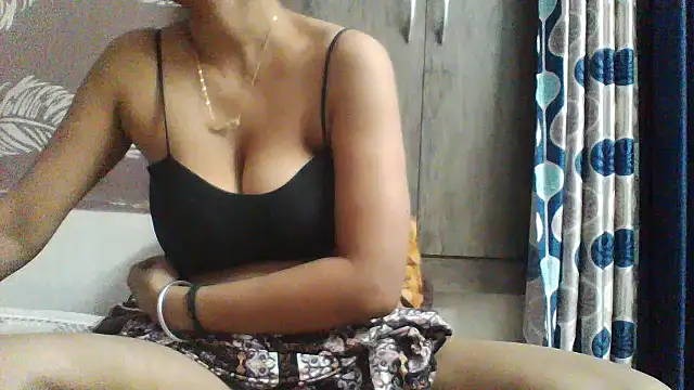 Chat +18 de shalini_fire ao vivo