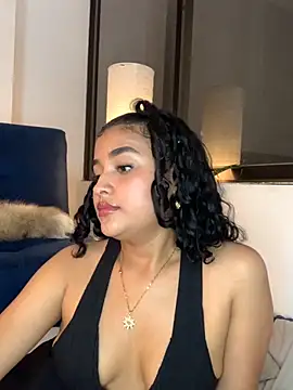 ladulcemary_ Adlı Modelin Canlı XXX Sohbeti