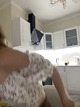 AinyrVixxen Chat XXX in diretta