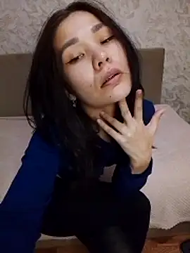 HollyXMolly Chat XXX in diretta