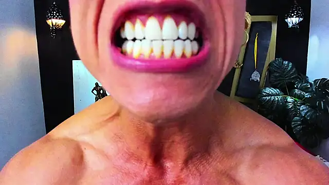 Chat +18 de Khloe_Rossich ao vivo