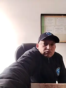 Hachi28: διαδικτυακό σόου στην κάμερα