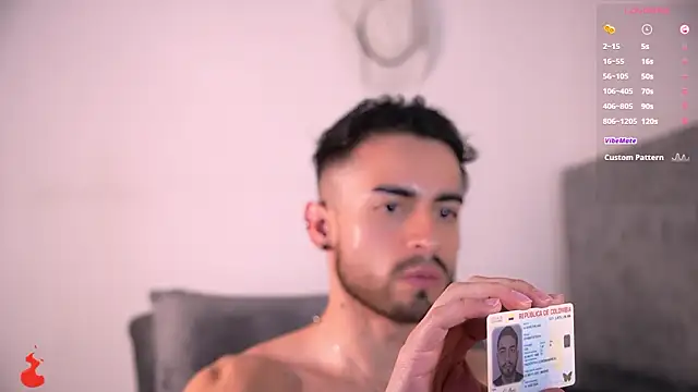 aydan_hw: διαδικτυακό σόου στην κάμερα