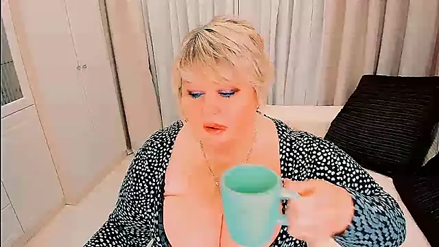 BIGTITSBBW Chat XXX in diretta