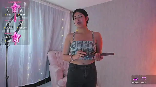 Show modela cassie-lee na web-kameri