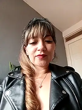 tata_sanz_'s Live XXX Chat