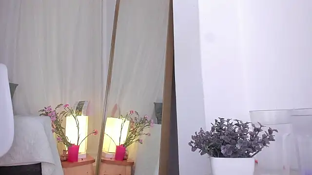 دردشة Petite_Lucie الجنسية المباشرة