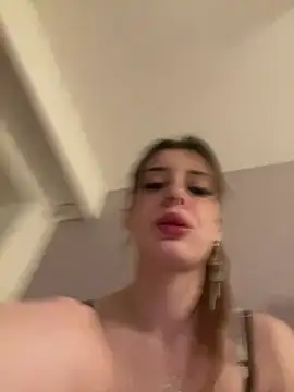 Johanna420: διαδικτυακό σόου στην κάμερα