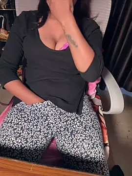 Lucky_Flora's Live XXX Chat