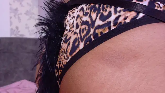 Chat +18 de taty_miller ao vivo