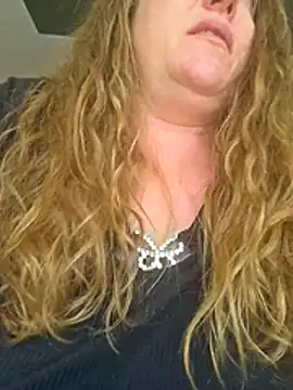 julimonroe's Live XXX Chat