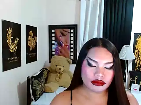 TSbrianaHugeCock 在線直播表演