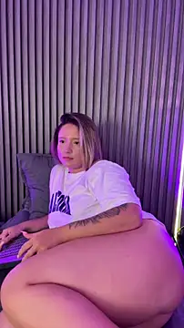 Czat XXX na żywo – MiaPetit_