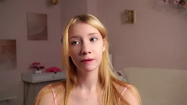 SunnivaCovil Live XXX-chat