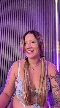 Živý XXX chat MiaPetit_