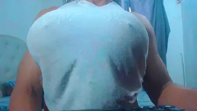 DanielaMuscleTS élő XXX-chatje