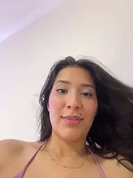 Chatroom XXX en direct de IsabellaJoness_