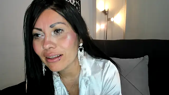 Tania_mature 即時 XXX 聊天