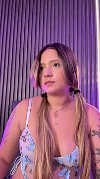 Chat XXX Live MiaPetit_