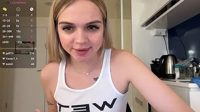 Show modela AlexaDeviliciouss na web-kameri