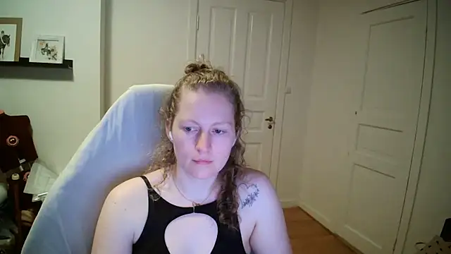 Girlnina-1995 Live XXX-Chat